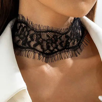 BLACK LACE JOKER NECKLACE